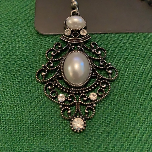 Dark Metal Pearl and Stone Earrings - Picture 2 of 3
